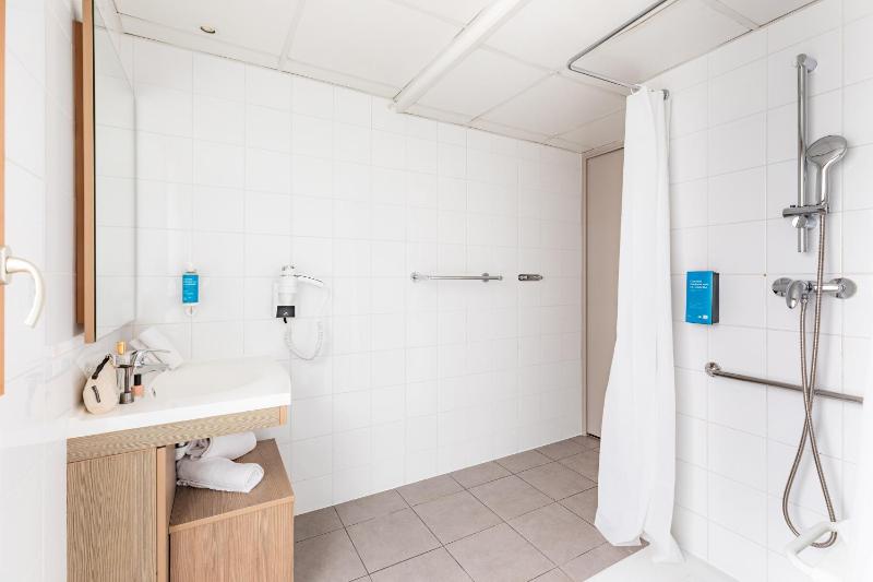 Superior One-Bedroom Apartment image 2