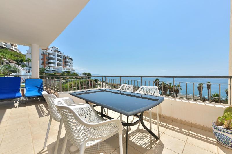 Three-Bedroom Apartment with Sea View image 1