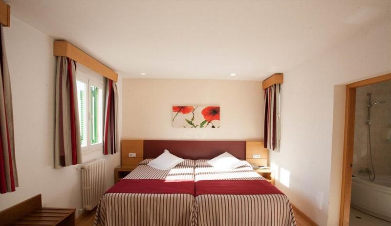 Double or Twin Room image 3