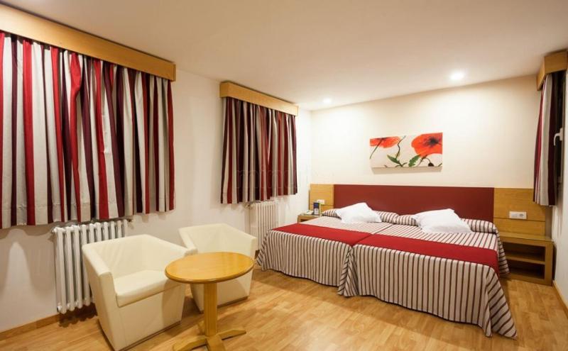 Family Room (2 Adults + 2 Children up to 14 years) image 1