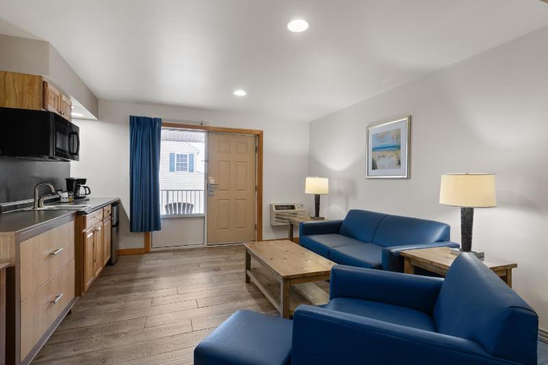 King Suite Non Smoking  First or Second Floor image 3