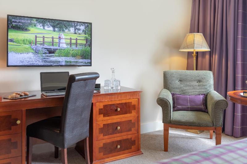 Deluxe Double Room with Single Bed image 3