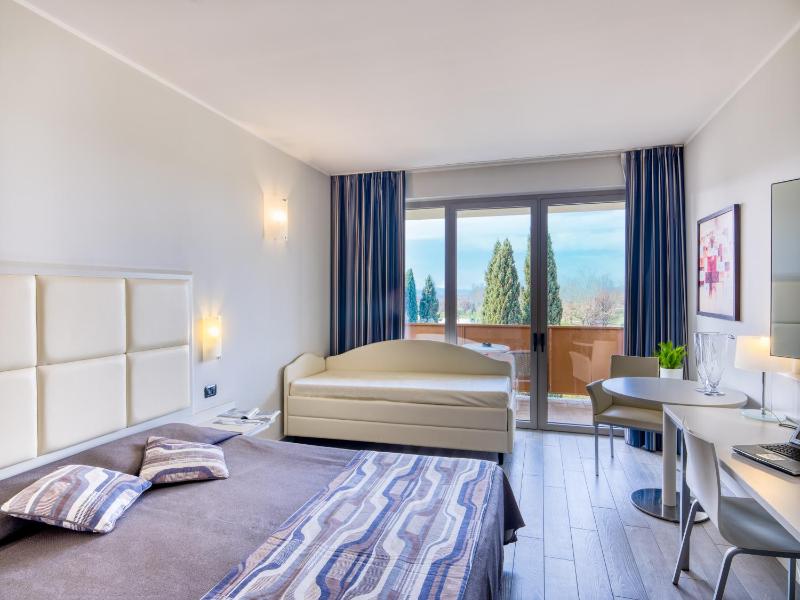 Triple Room with Balcony image 1
