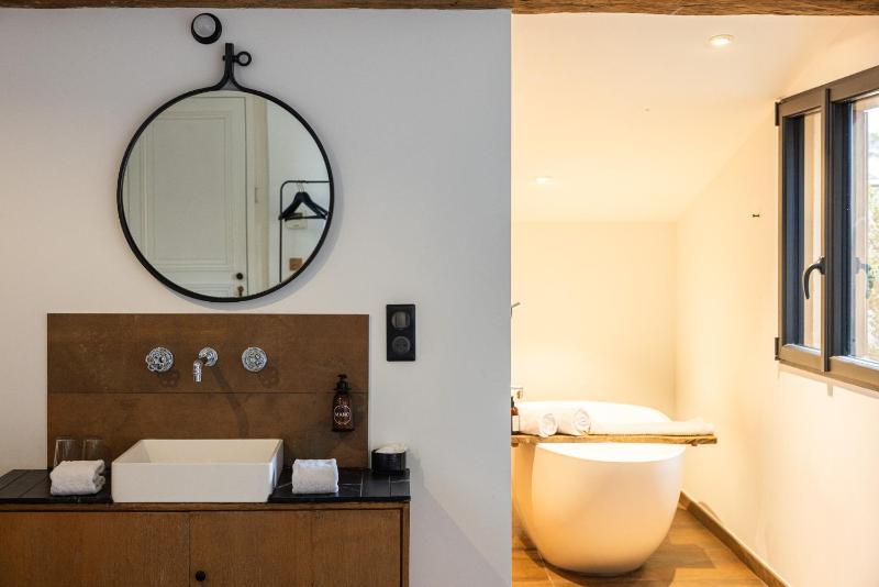 Deluxe Double Room with Balcony image 1