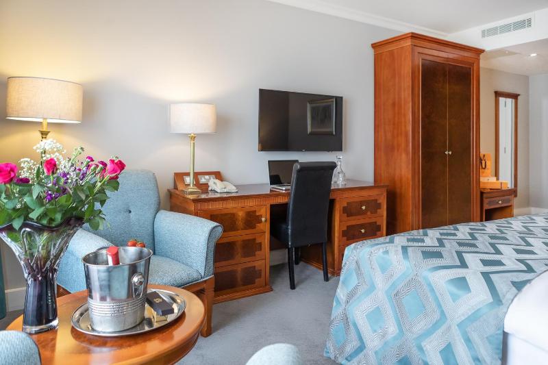 Deluxe King Room image 2