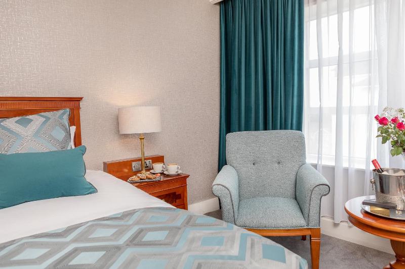 Deluxe King Room image 3