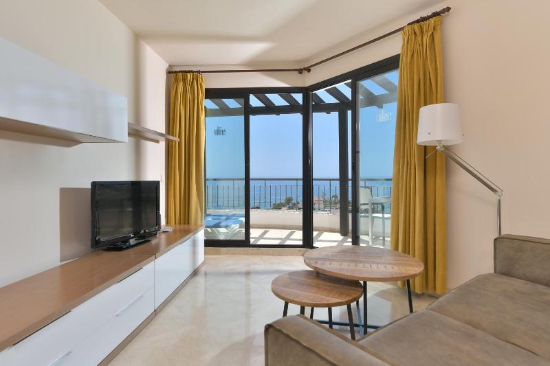 One-Bedroom Apartment with Partial Sea View image 1