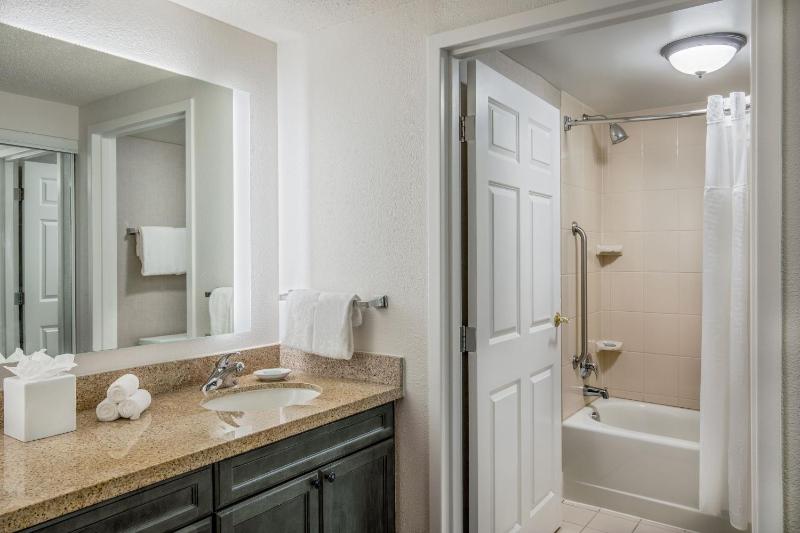 One-Bedroom Queen Suite, Sofa Bed, Full Kitchen, Living Space image 3