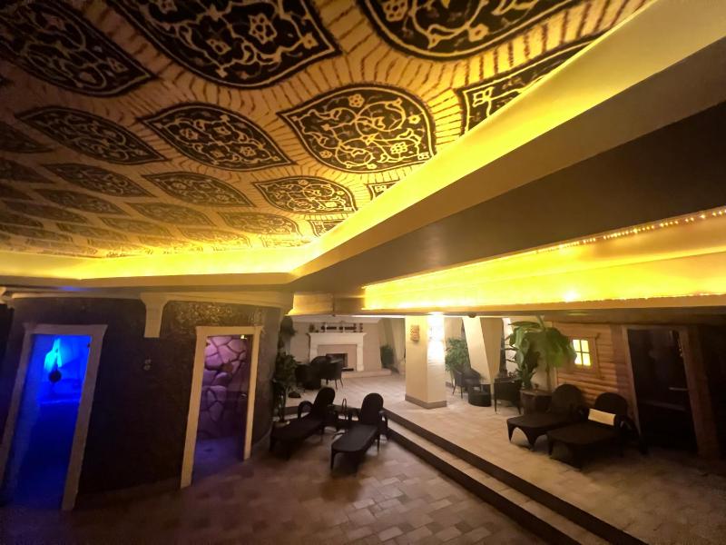 Double or Twin Room with Spa Access image 4