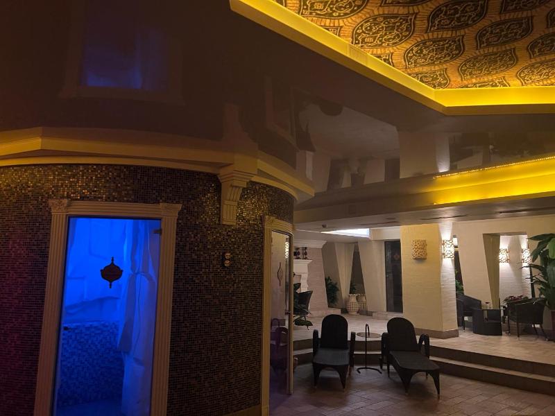 Double or Twin Room with Spa Access image 3