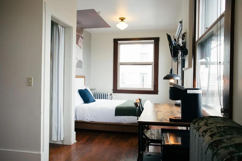 Deluxe Room image 1