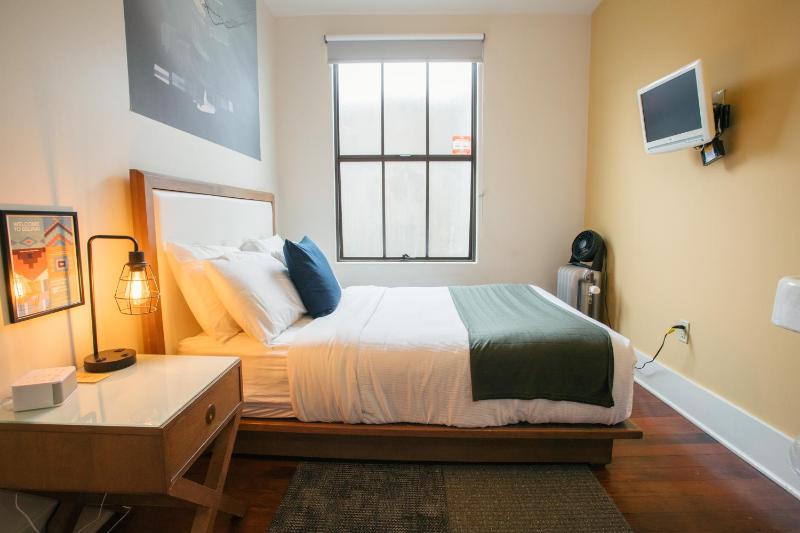 Double Room with Shared Bathroom image 2
