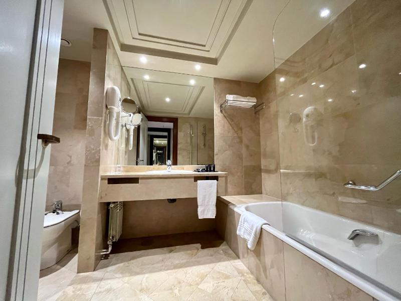 Single Room image 2