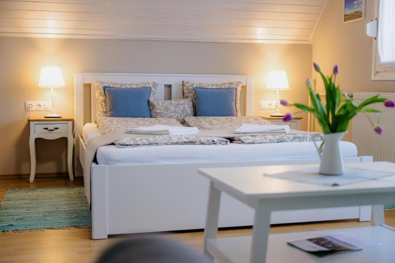 Deluxe Double Room with Balcony image 1