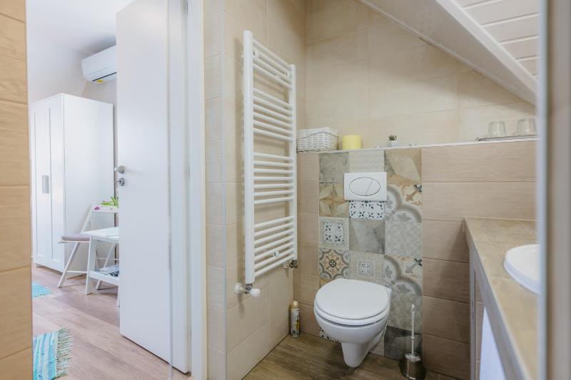 Standard Queen Room image 4