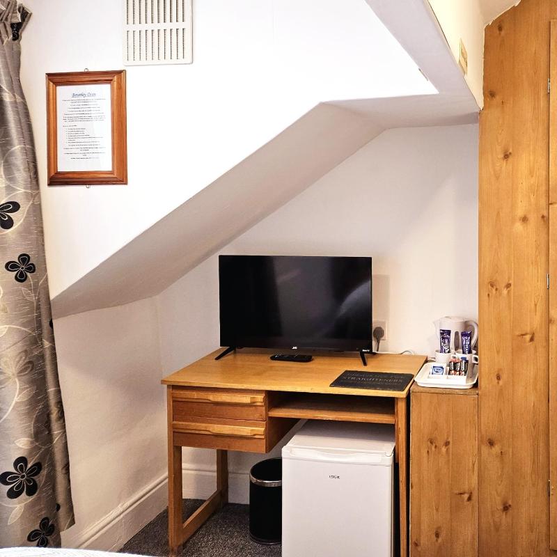 Double Room with Private Bathroom image 3