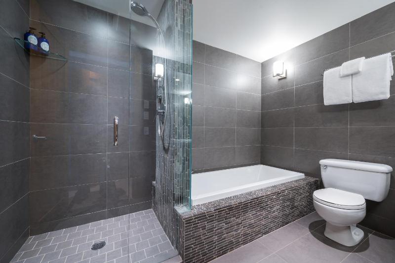 2BR in Greyhawk Hot Tub and Sauna Gas Fireplace Secure Parking - image 18