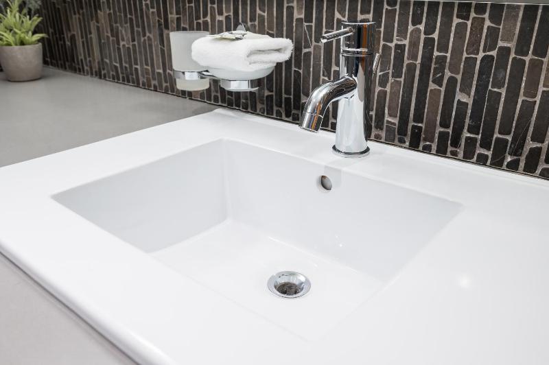2BR in Greyhawk Hot Tub and Sauna Gas Fireplace Secure Parking - image 7