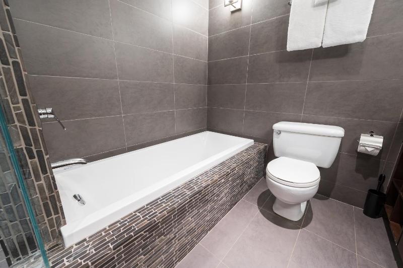 2BR in Greyhawk Hot Tub and Sauna Gas Fireplace Secure Parking - image 26