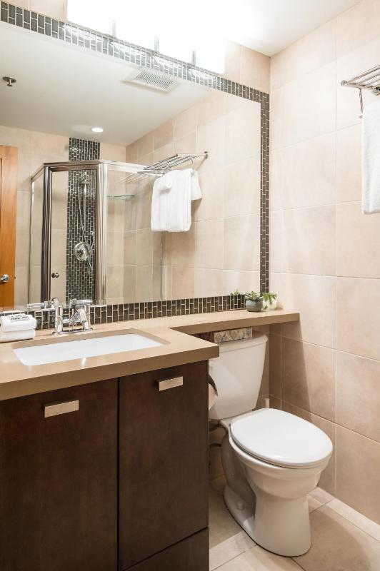 2BR in Greyhawk Hot Tub and Sauna Gas Fireplace Secure Parking - image 33
