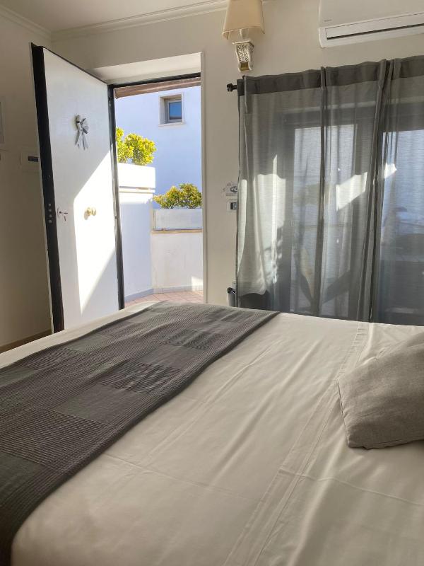 Airport Hotel - image 8