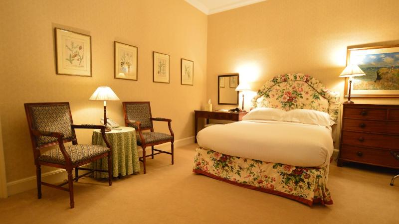 Standard Double Room image 3