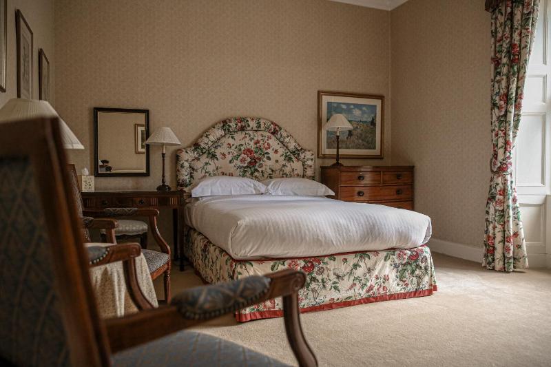 Standard Double Room image 4