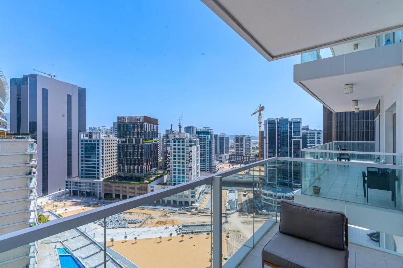Bright & Elegant Studio I Balcony | Speedy Wi-Fi - image 13