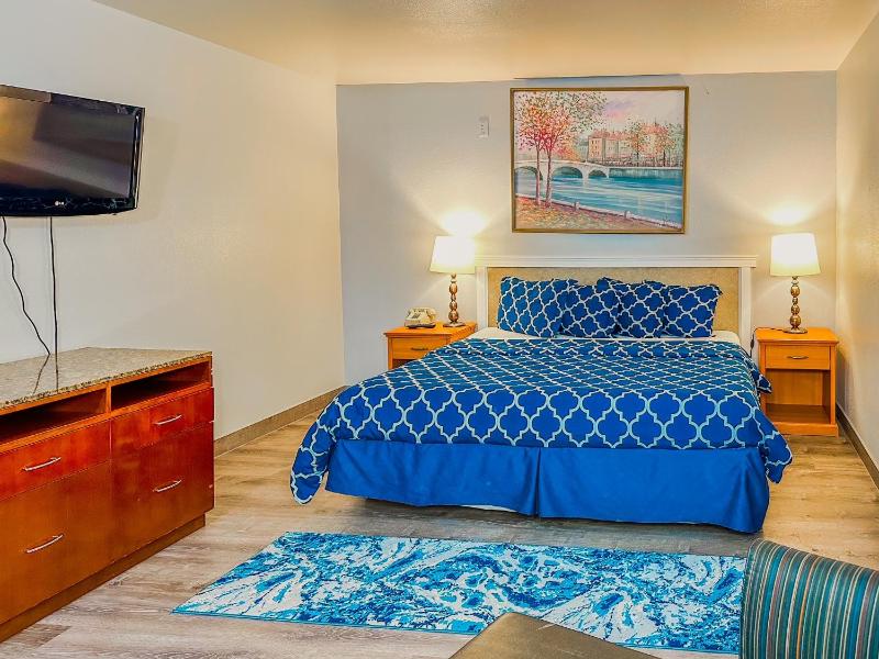 Americas Inn & Suite - image 5