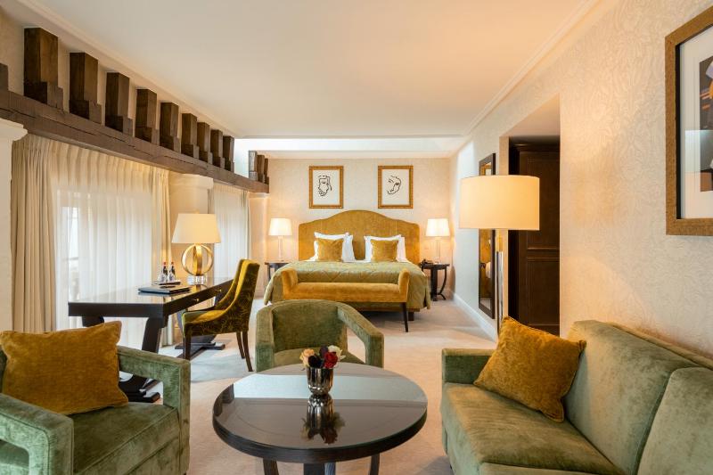 Junior Suite Belfry View image 1