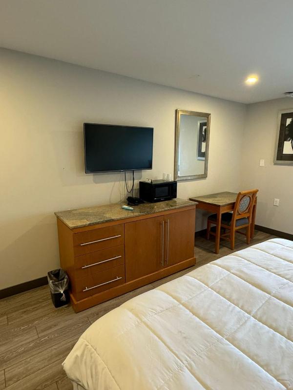 Double Room with Two Double Beds - Non-Smoking image 3