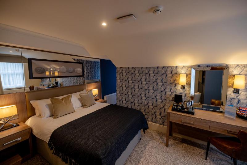 Deluxe Double or Twin Room with Sea View image 1