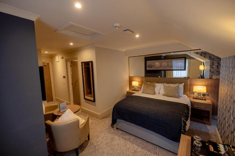 Deluxe Double or Twin Room with Sea View image 4