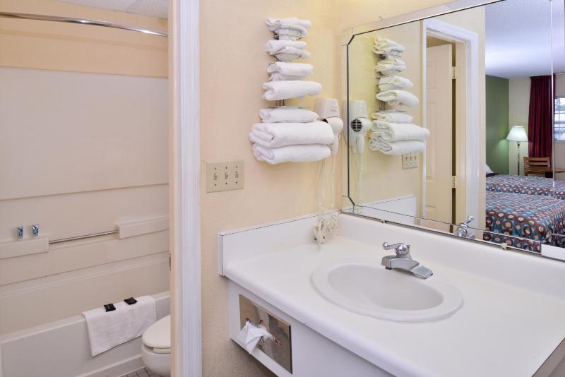 Double Room with Two Double Beds Non-Smoking image 2