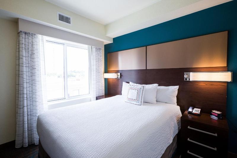 One-Bedroom King Suite image 3