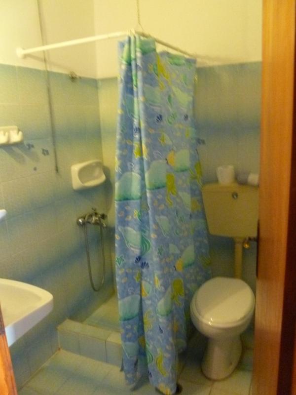 Twin Room image 2