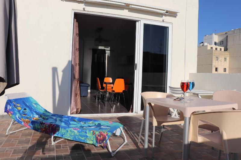 St Julians Sliema Penthouse 3 minutes walk from seafront - image 7
