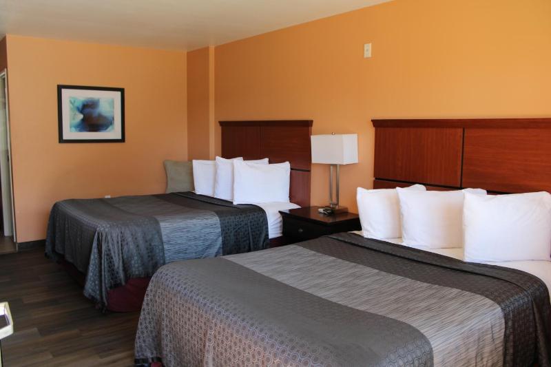 Queen Room with Two Queen Beds image 3