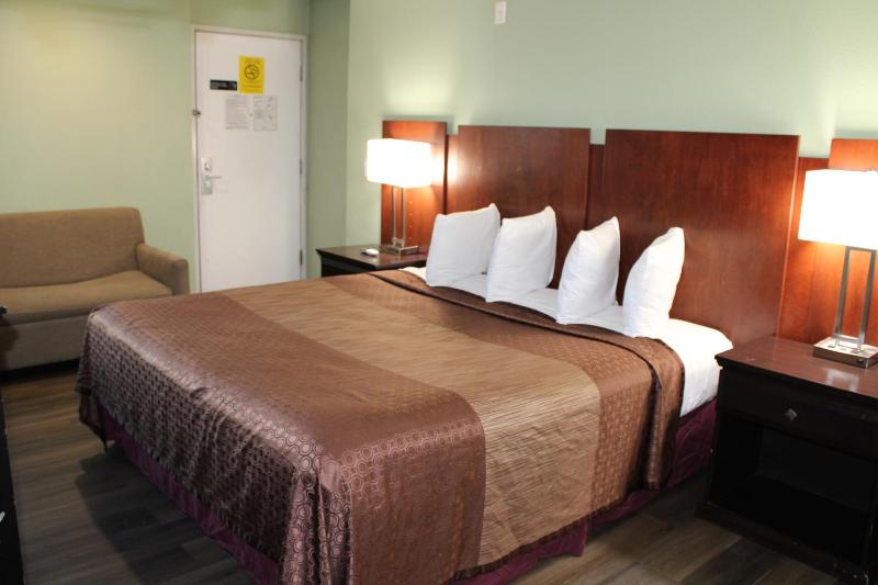 Deluxe King Room image 4