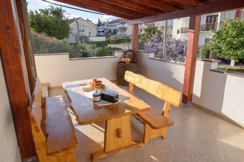 Apartments with parking space Kastel Stafilic Kastela - 21591 - image 2