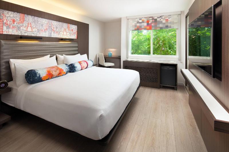 Aloft Guest Room, Guest room, 1 King image 3