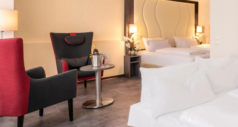 One-Bedroom Junior Suite with One Double and One Single Bed - Sofa Bed image 3