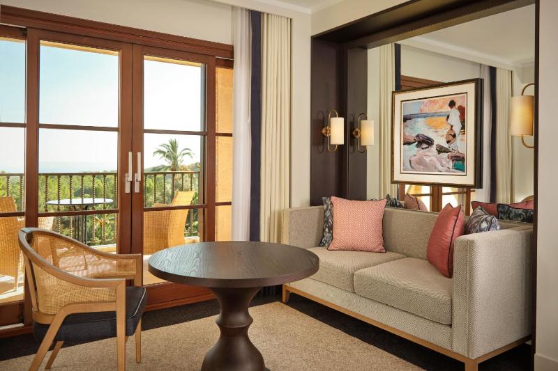 Deluxe Terrace King Room with Balcony and Garden View image 4