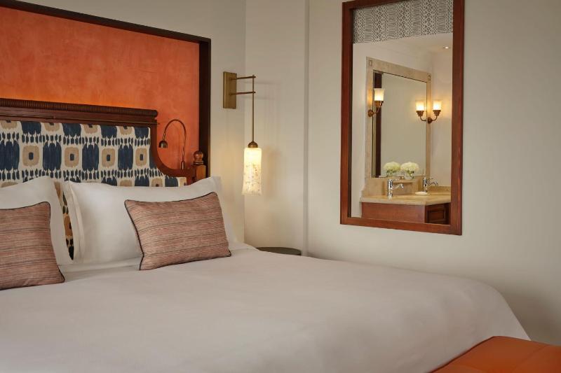 Deluxe Terrace King Room with Balcony and Garden View image 3