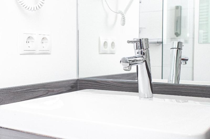 Standard Single Room image 3