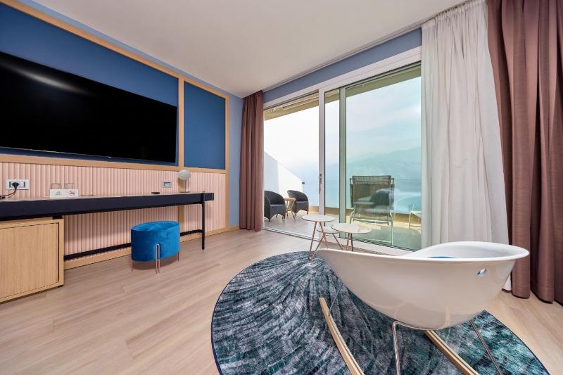 Junior Suite with Terrace image 4