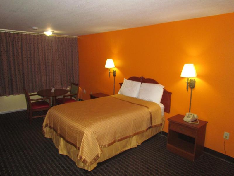 Double Room with One Double Bed image 3