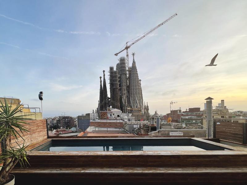 Enjoybcn Gaudi Apartments - image 1