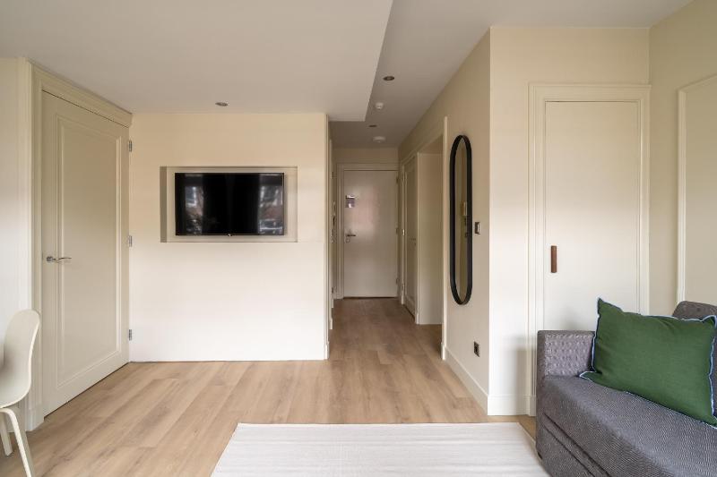 1 Bedroom Apartment with AC and Sofa Bed image 4