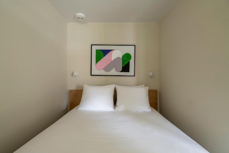 1 Bedroom Apartment with AC and Sofa Bed image 1